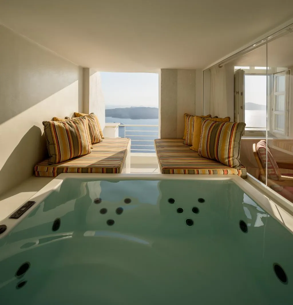 SUITE WITH JACUZZI Room, Nefeles Luxury Suites, Santorini