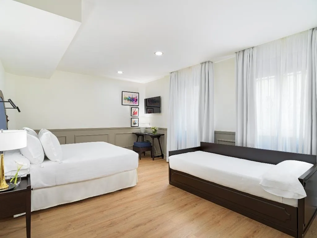 TRIPLE STANDARD Room, H10 Corregidor Boutique Hotel, Seville