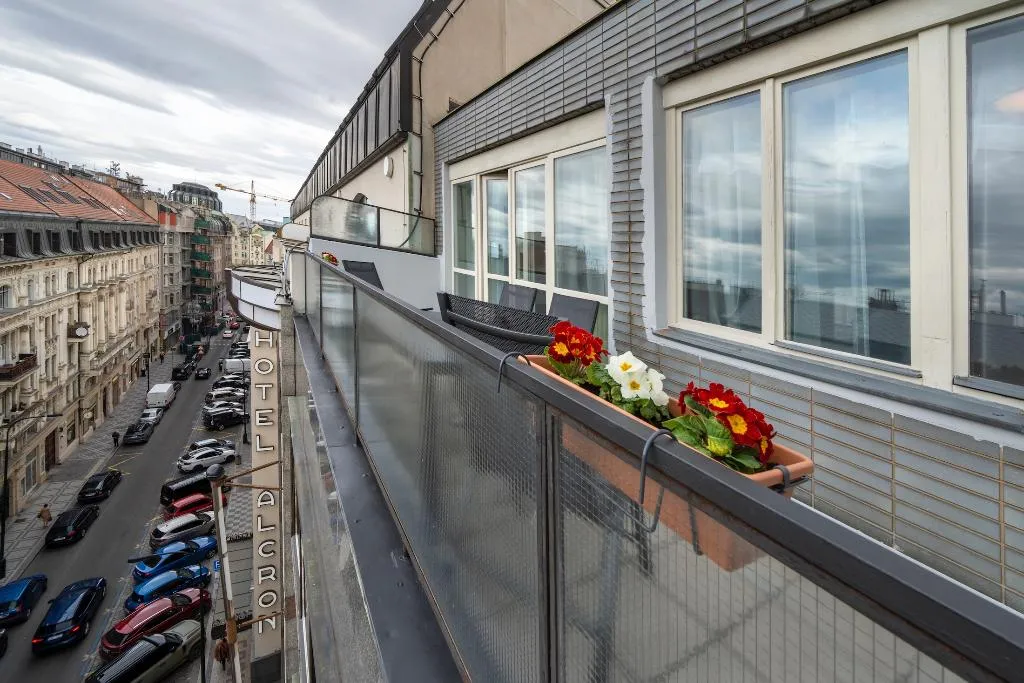 STUDIO WITH BALCONY Room, New Town - Apple Apartments, Prague