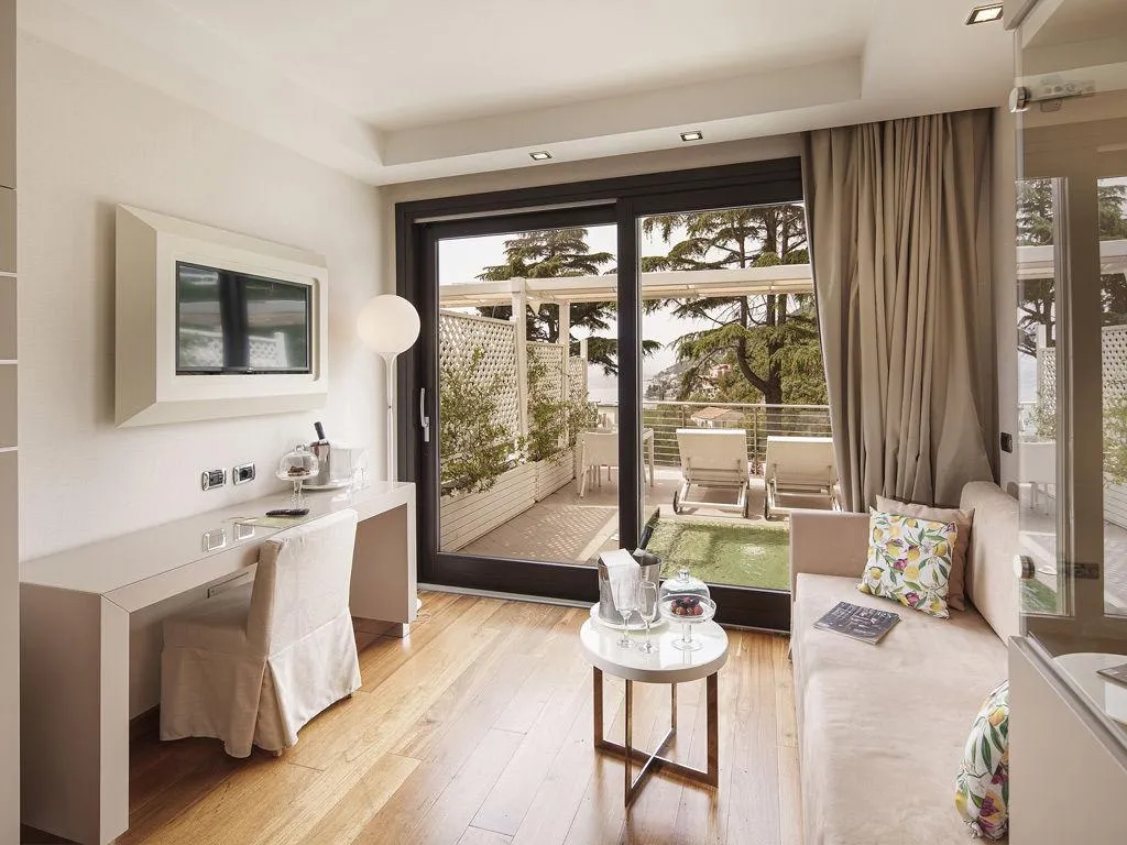 JUNIOR SUITE WITH JACUZZI Room, Relais Paradiso, Naples