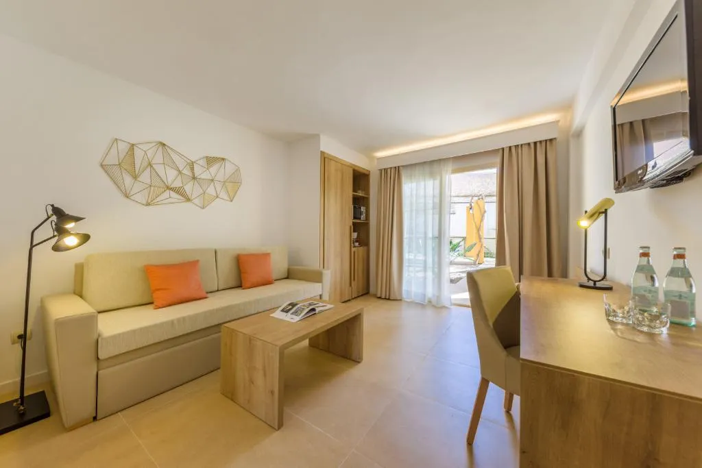 FAMILY ROOM SUPERIOR Room, Zafiro Cala Mesquida, Majorca