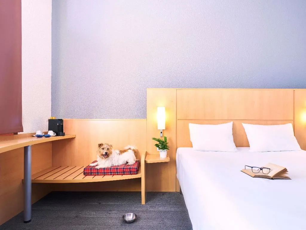 DOUBLE PREMIUM Room, Ibis Como, Milan