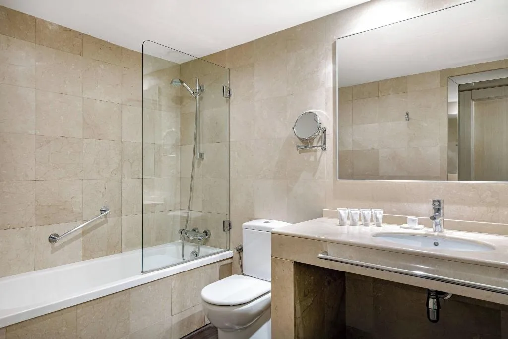 TWIN WITH VIEWS Room, AC Barcelona Victoria Suites, Barcelona
