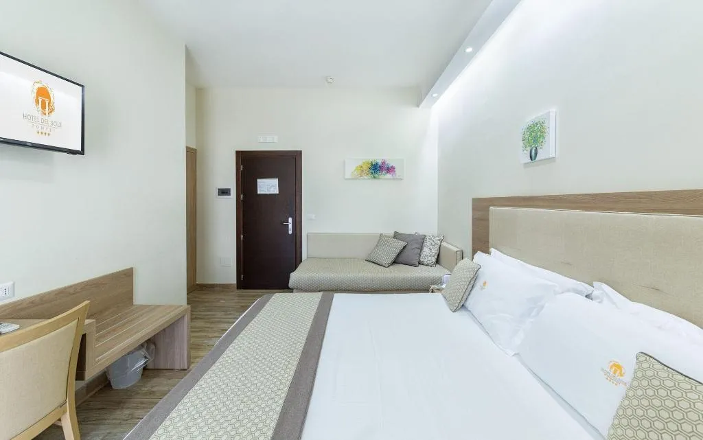 Room, Hotel Del Sole, Naples