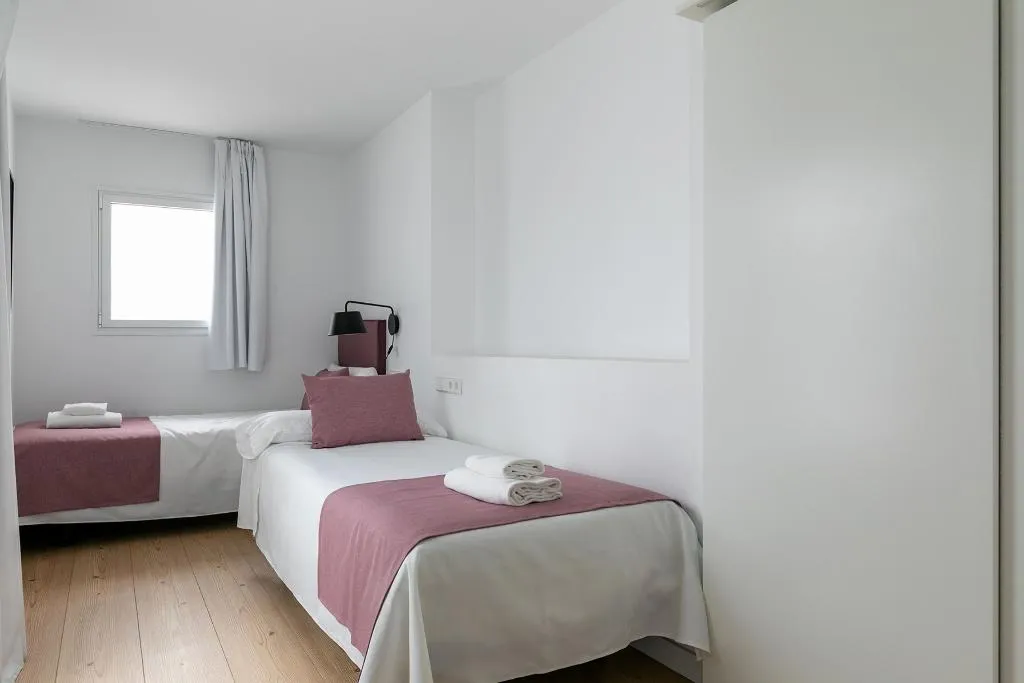 APARTMENT CAPACITY 6 THREE BEDROOM Room, Holiday Rentals Los Salados, Seville