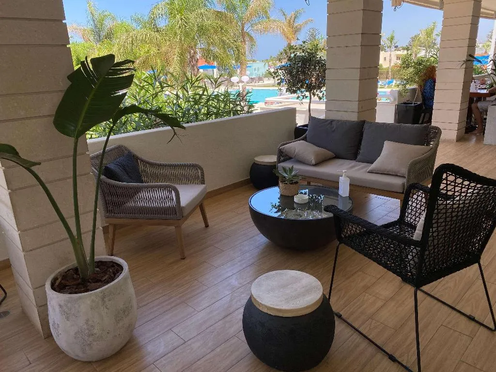 Terrace, COOEE Kyknos Beach Hotel & Bungalows, Crete