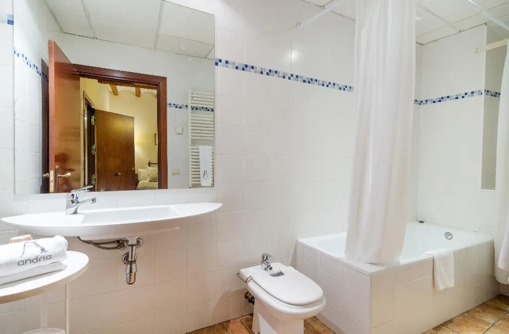 Double or Twin ECONOMY Room, Andria, Costa Brava