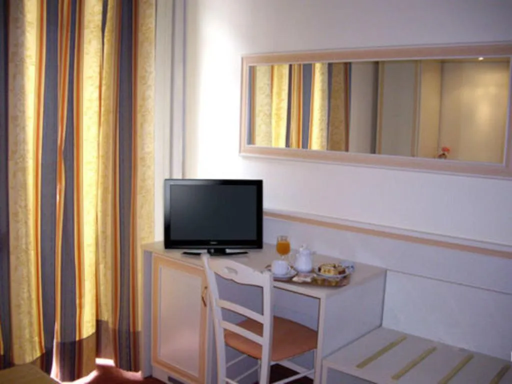 SINGLE STANDARD Room, Adler, Milan