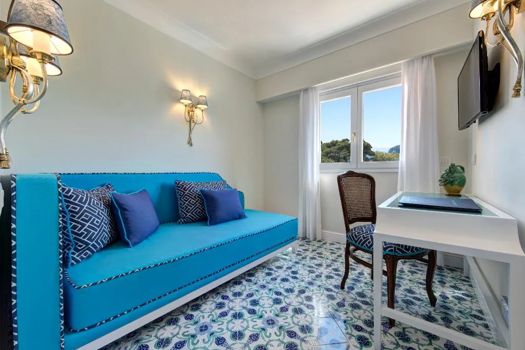 Double or Twin CLASSIC WITH BALCONY Room, Grand Hotel Ambasciatori, Naples