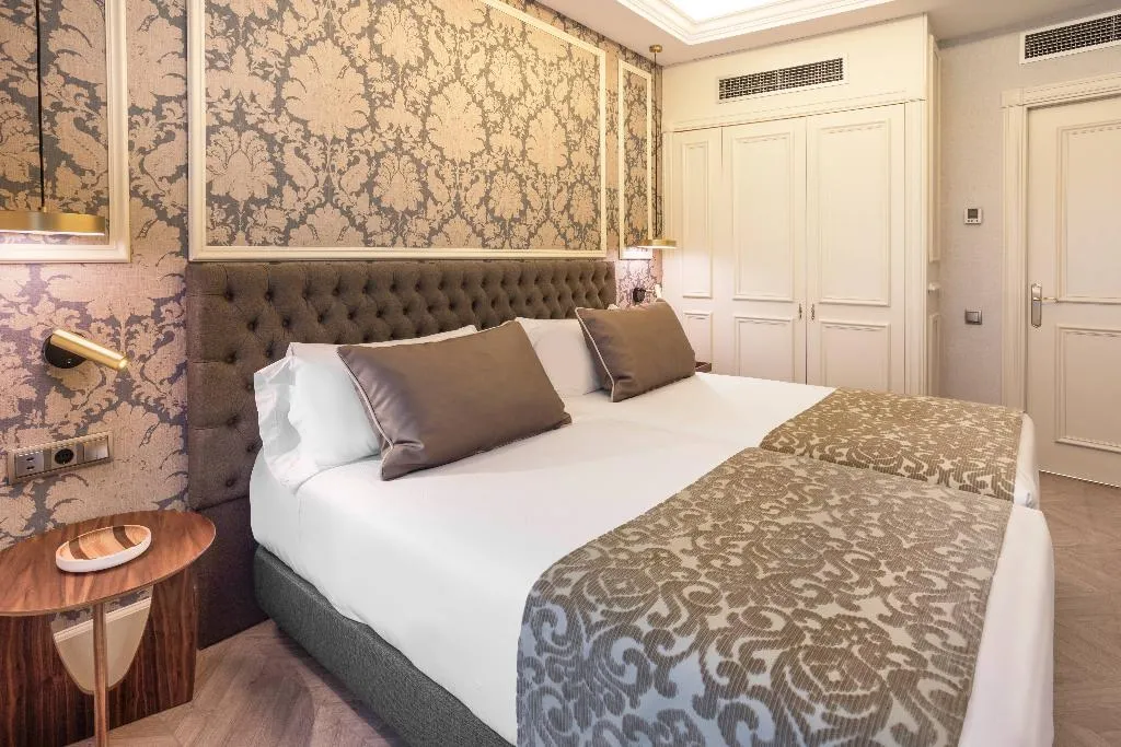 DOUBLE SINGLE USE STANDARD Room, Catalonia las Cortes, Madrid