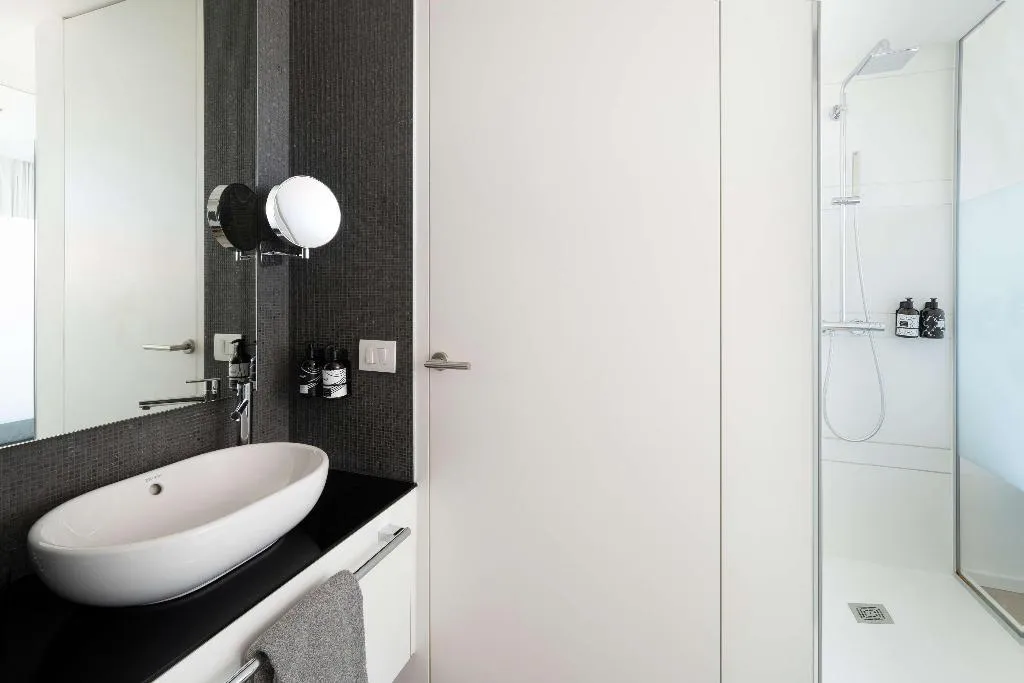 Room, Innside Milano Torre Galfa, Milan