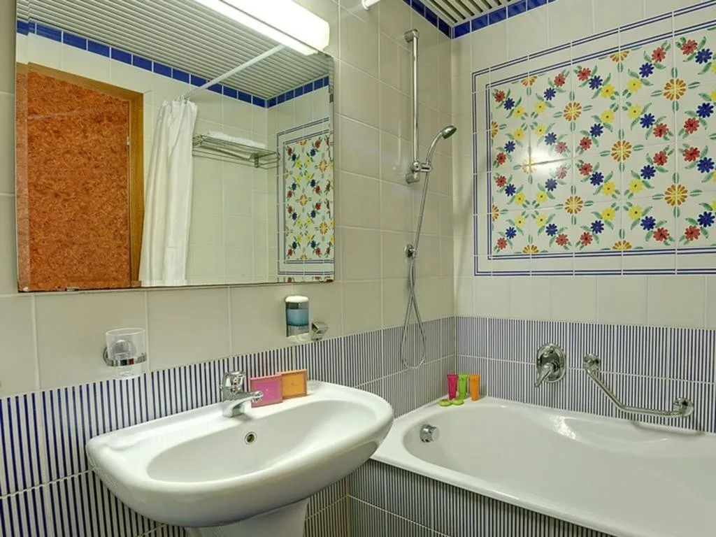 TRIPLE DELUXE Room, Caesar Palace, Catania