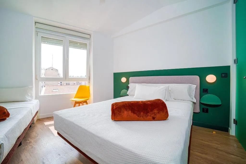 Room, Angelitomad, Madrid