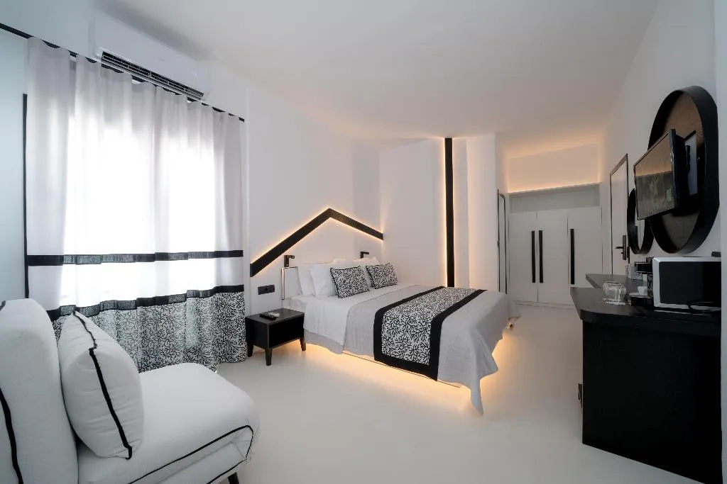 FAMILY ROOM TWO BEDROOMS TWO BATHROOMS Room, Divelia, Santorini