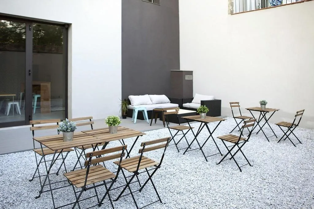 Terrace, Meeting Point Hostels, Barcelona