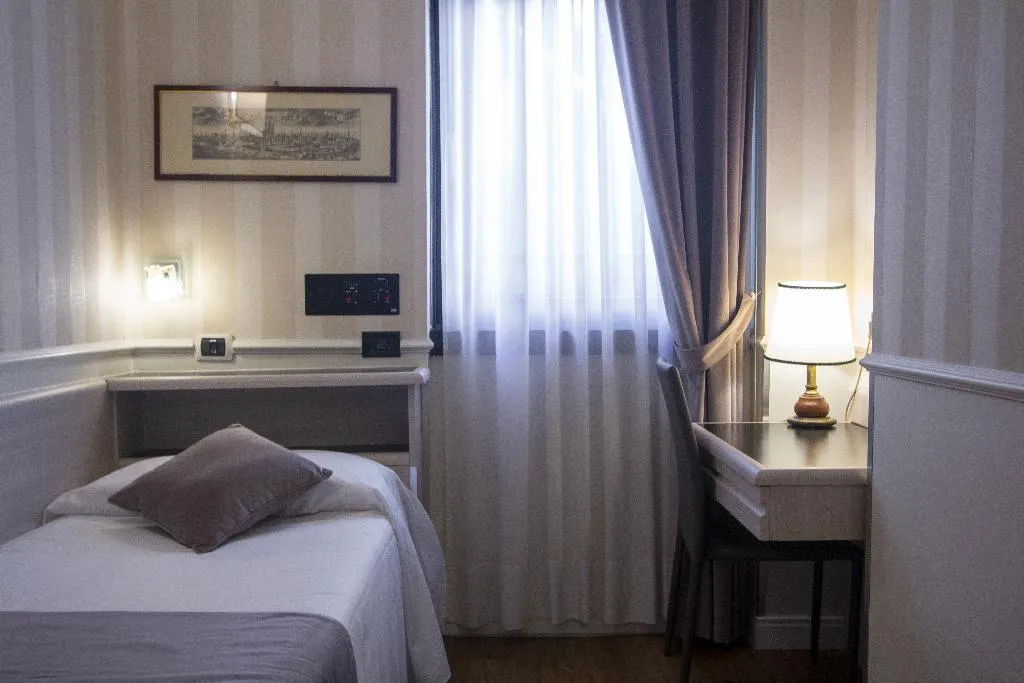 SINGLE STANDARD Room, Flora, Milan