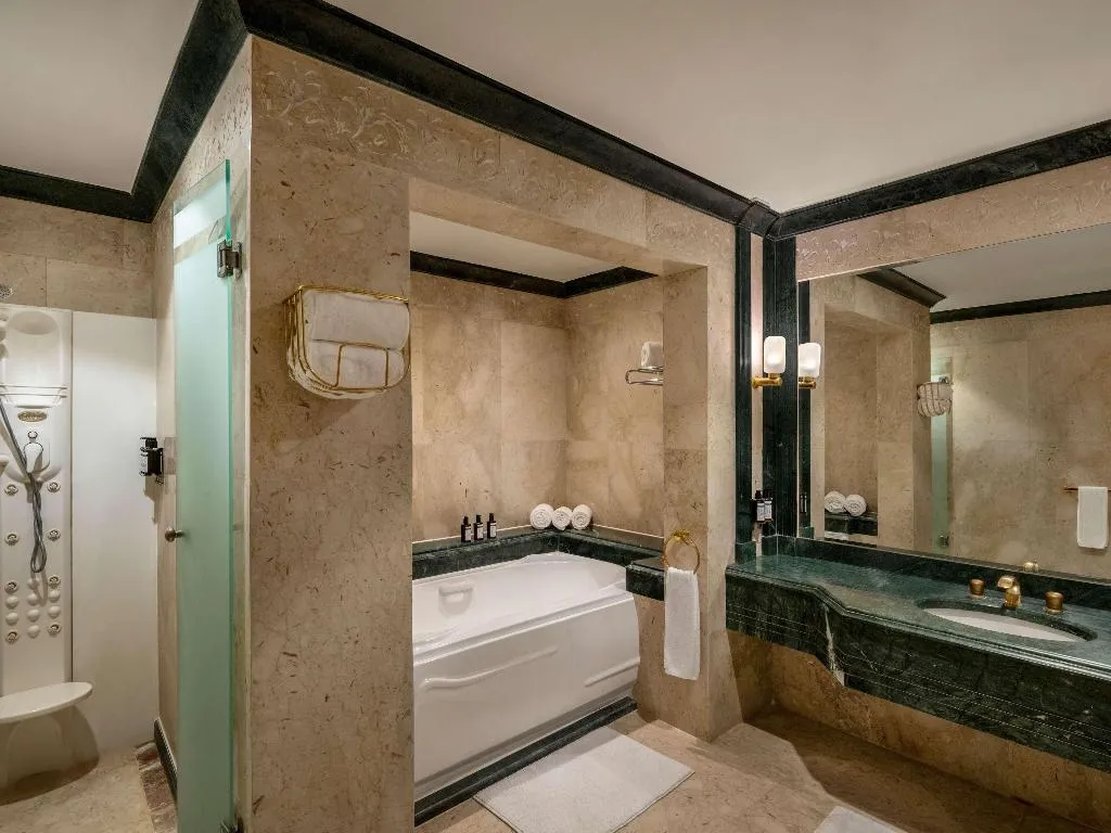 SUITE EXECUTIVE Room, Movenpick Cairo Media City, Cairo