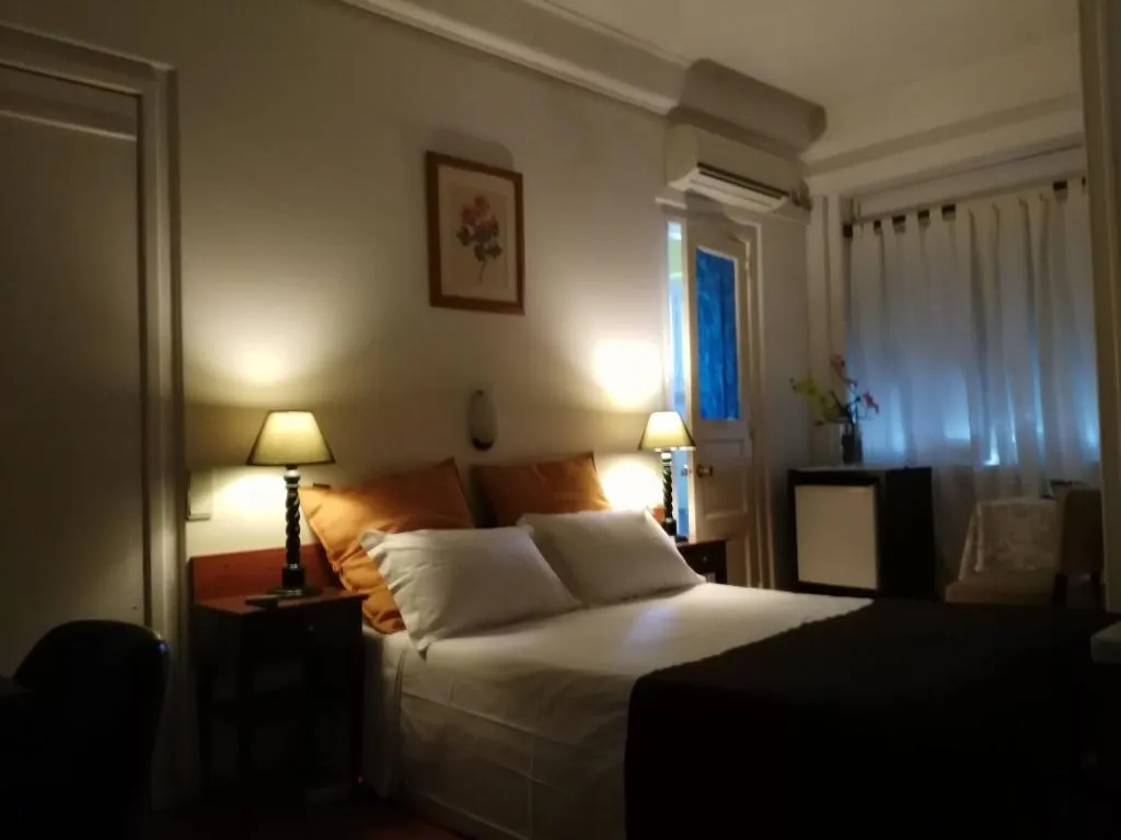 Room, A Ponte, Lisbon