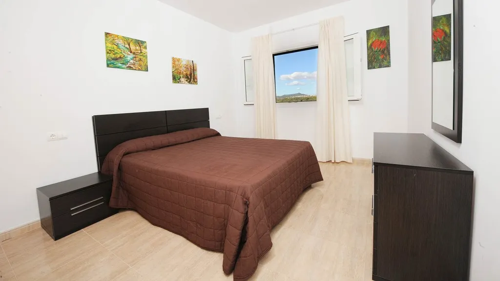 APARTMENT CAPACITY 8 THREE BEDROOMS Room, Playa Ferrera, Majorca