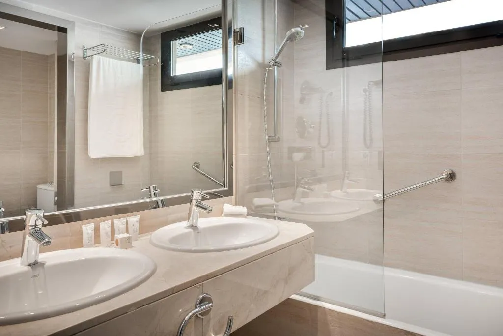 DOUBLE QUEEN SIZE BED Room, AC Iberia Las Palmas, Gran Canaria