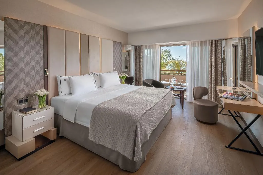 STUDIO BEACH FRONT Room, Four Seasons Hotel, Cyprus