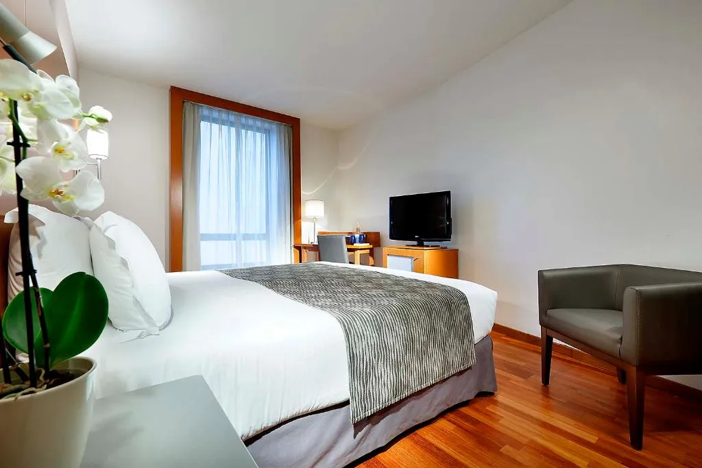 JUNIOR SUITE STANDARD Room, Eurostars Lisboa Parque Hotel, Lisbon