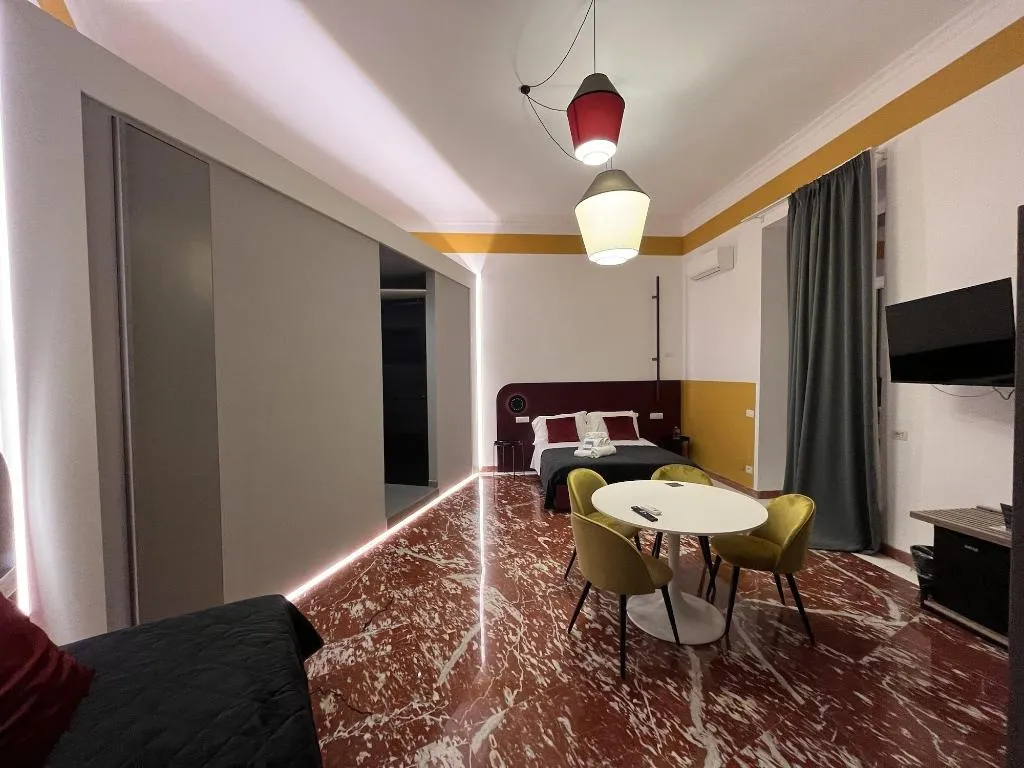 Room, Rettifilo 311, Naples