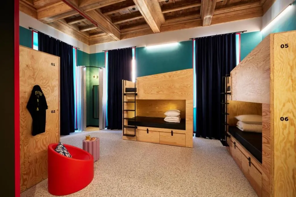 Room CAPACITY 8 Room, Jo&Joe Roma, Rome