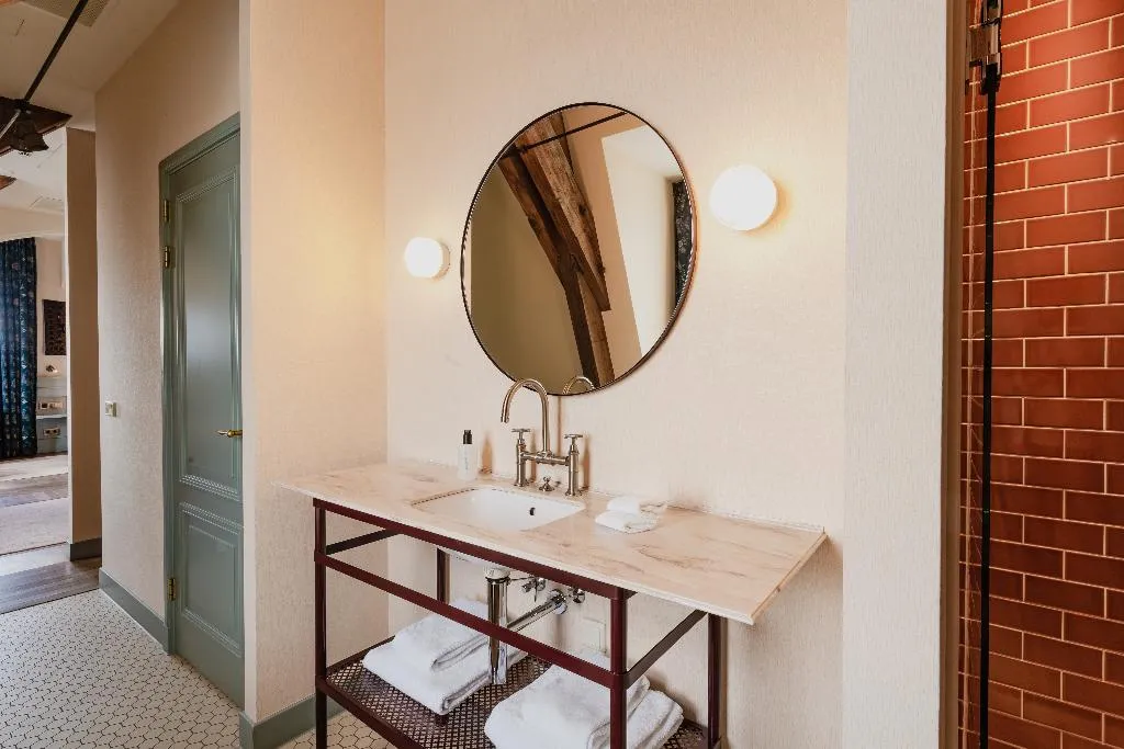SUITE KING SIZE BED Room, Hotel Mercier, Amsterdam