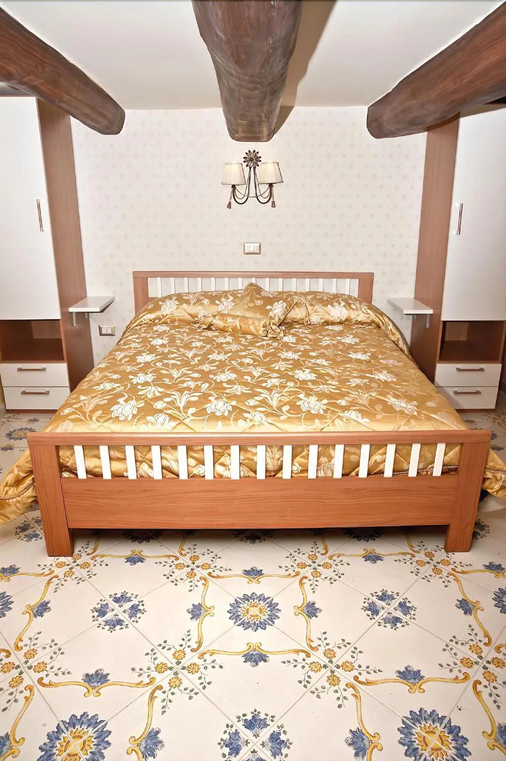 Room, Olimpo degli Dei, Naples