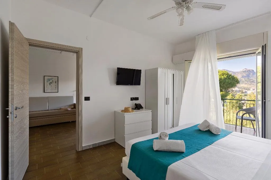 QUADRUPLE WITH BALCONY Room, Villa Collina, Taormina