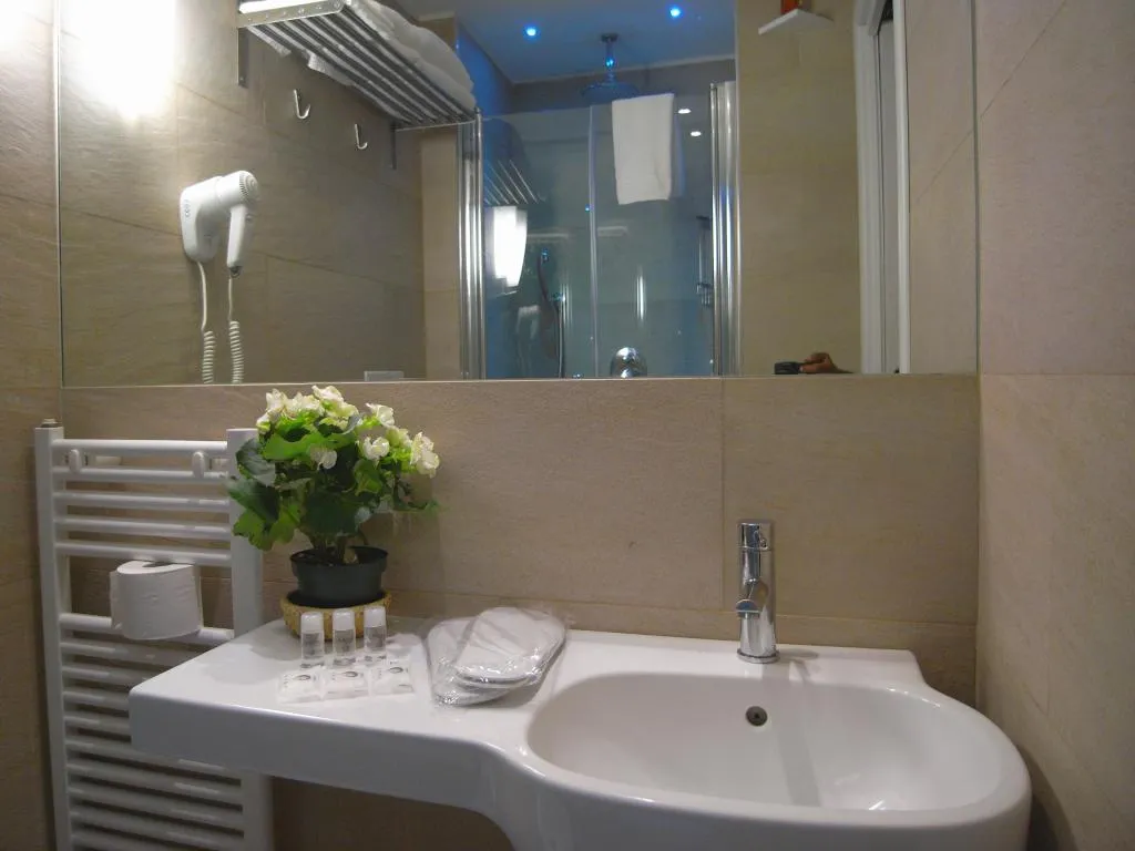QUADRUPLE CLASSIC Room, Eurohotel, Milan