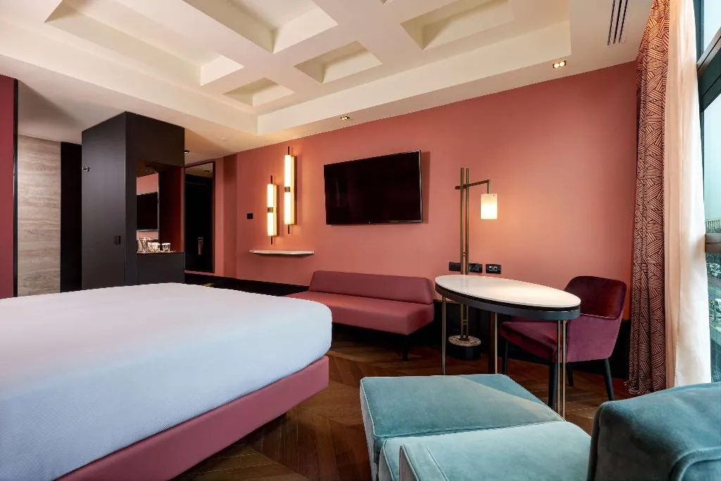 DOUBLE Accessible KING SIZE BED Room, Hilton Rome Eur La Lama, Rome