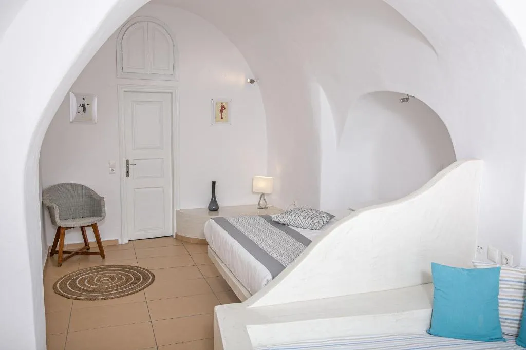 Room, Vogue Suites, Santorini