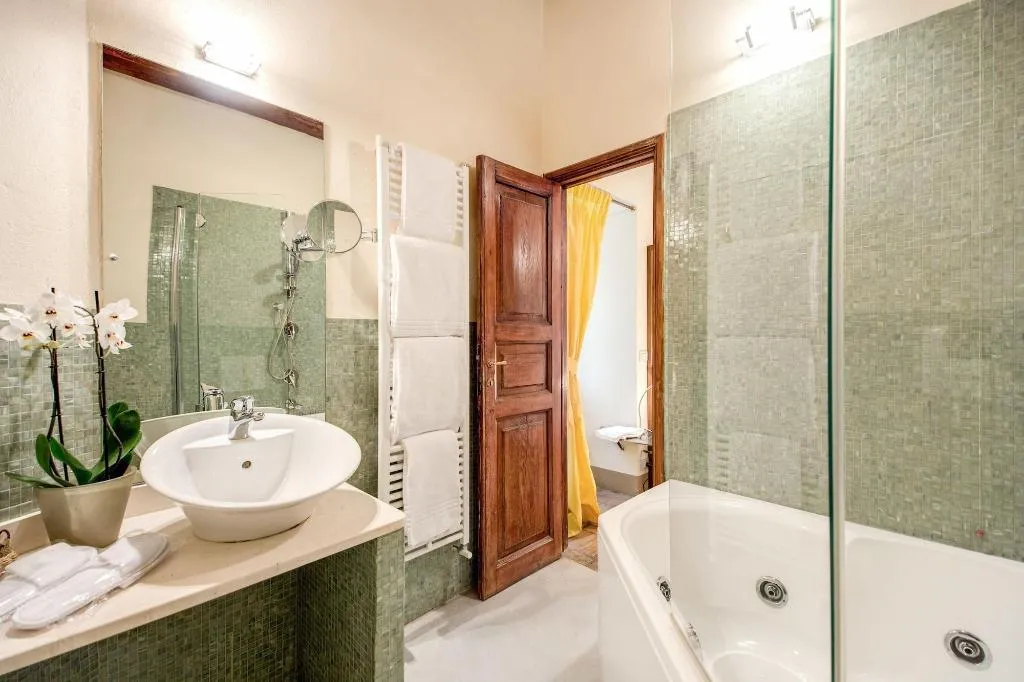 Room, Residenza Torre Colonna, Rome