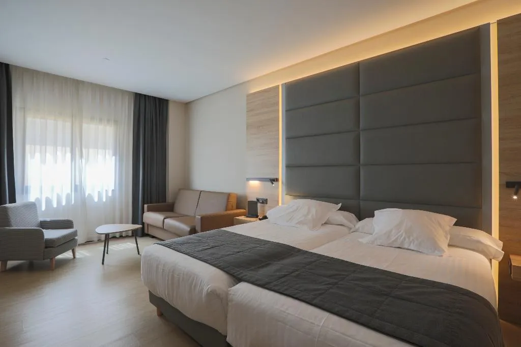 FAMILY ROOM CAPACITY 5 Room, Liabeny, Madrid