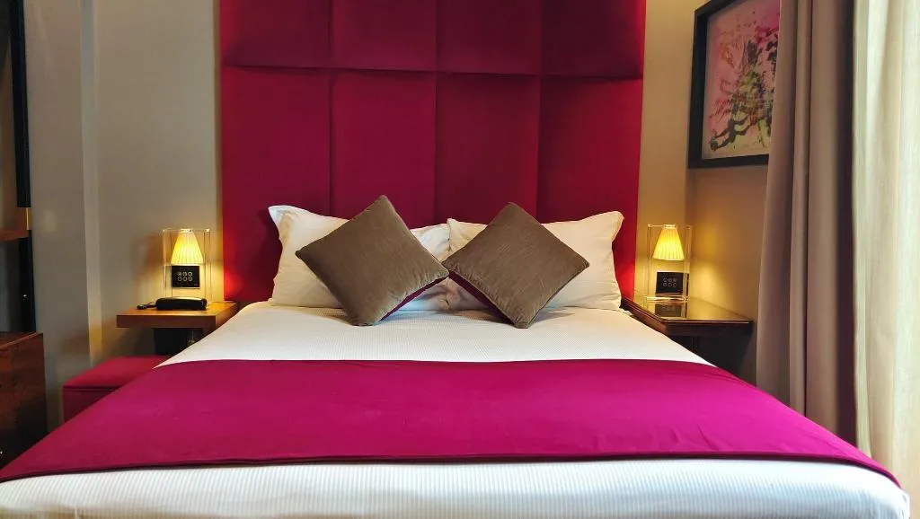 DOUBLE QUEEN SIZE BED Room, Triviho, Rome