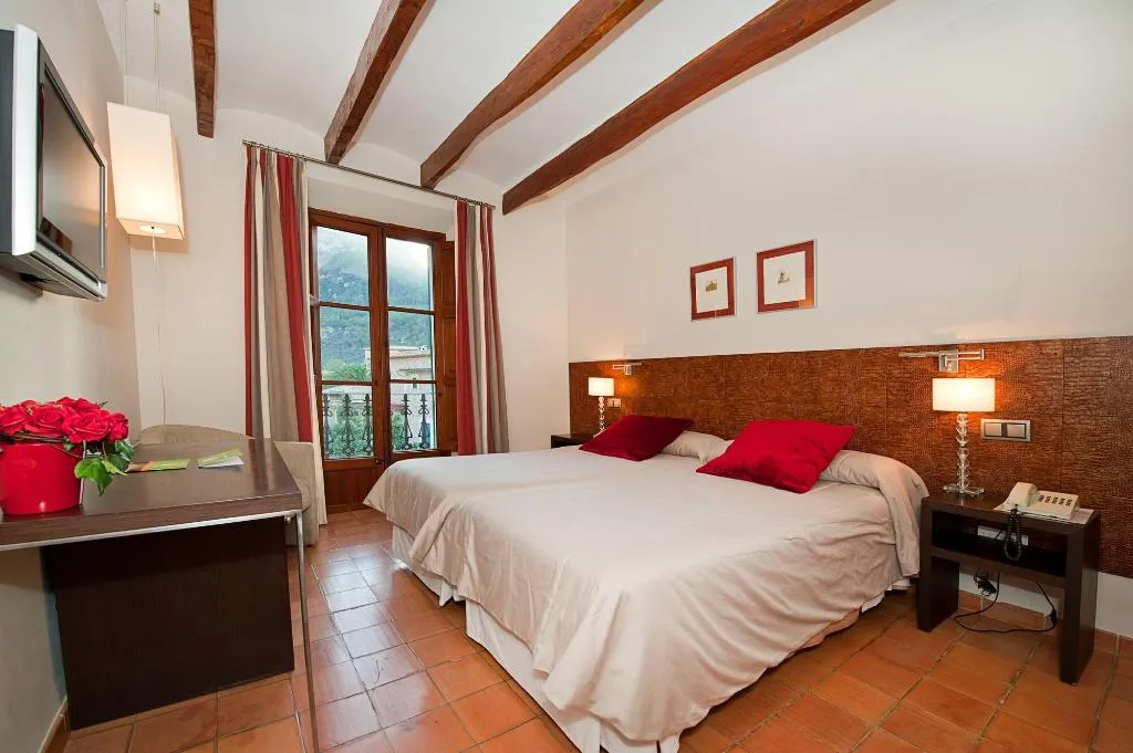 Room, D'Es Puig, Majorca