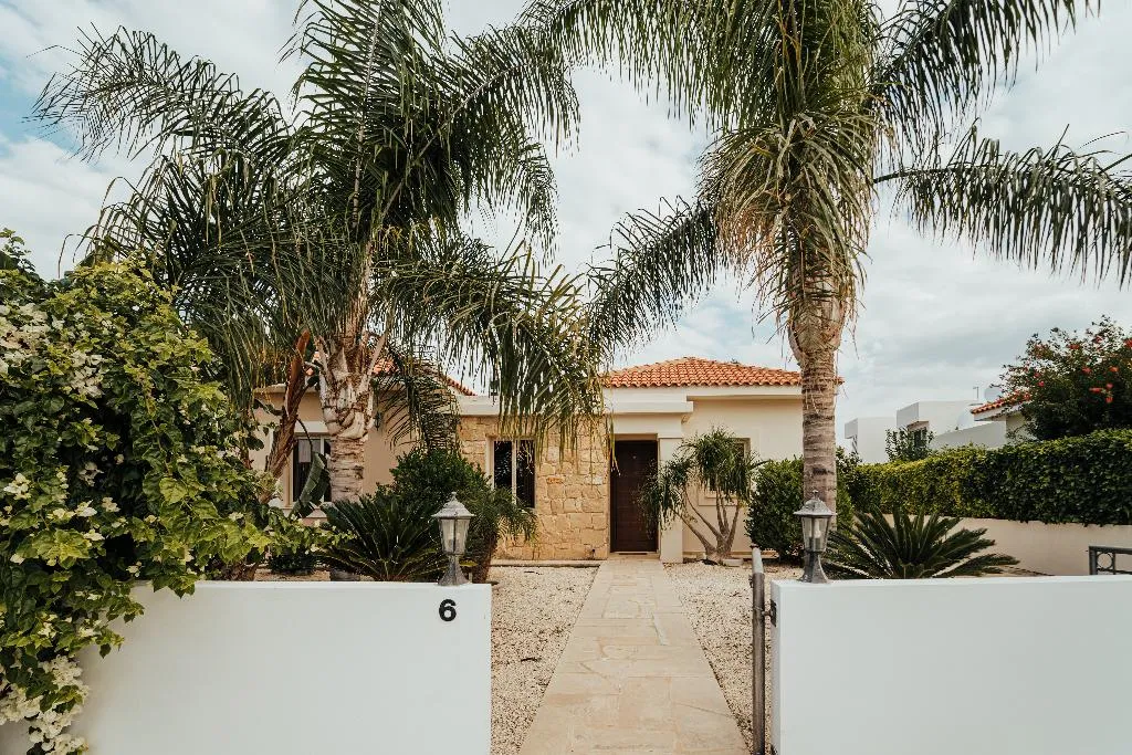 BUNGALOW THREE BEDROOMS WITH PRIVATE POOL Room, Sea Point Villas, Cyprus