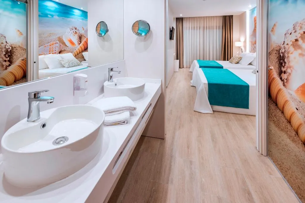 TRIPLE CAPACITY 3 Room, Sumus Stella and Spa, Costa Brava