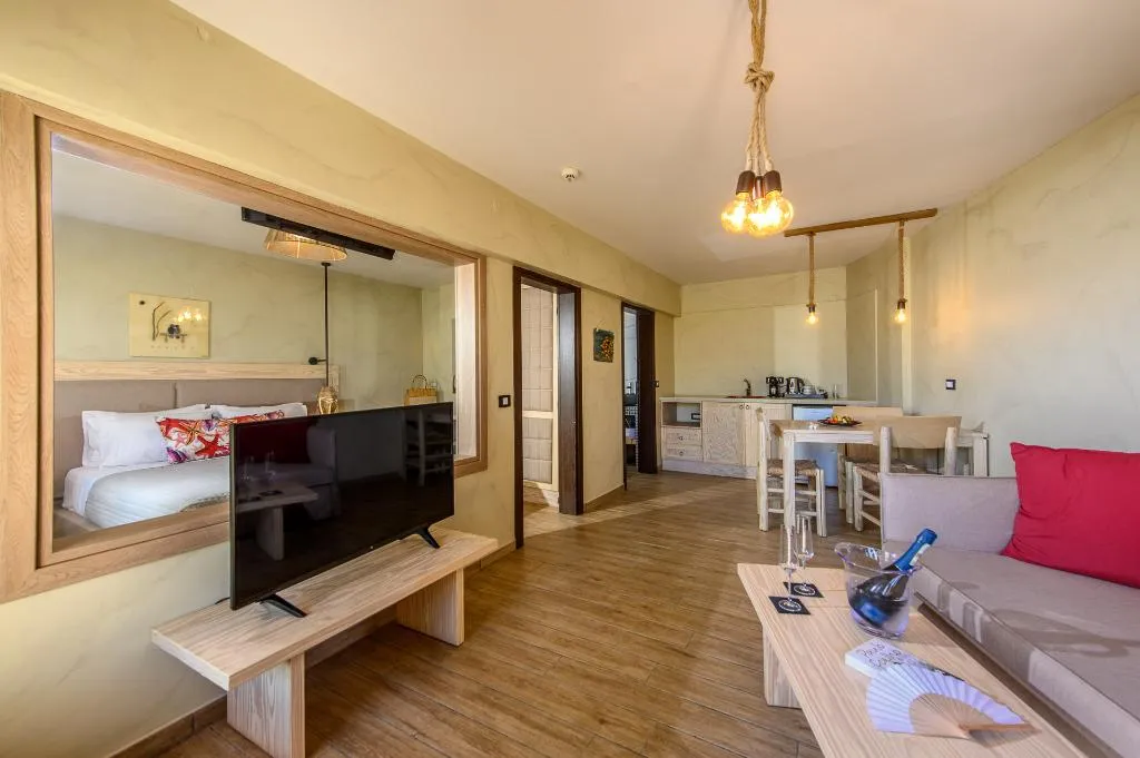 SUITE SEA VIEW WITH PRIVATE POOL Room, Esperides Resort Crete, Crete