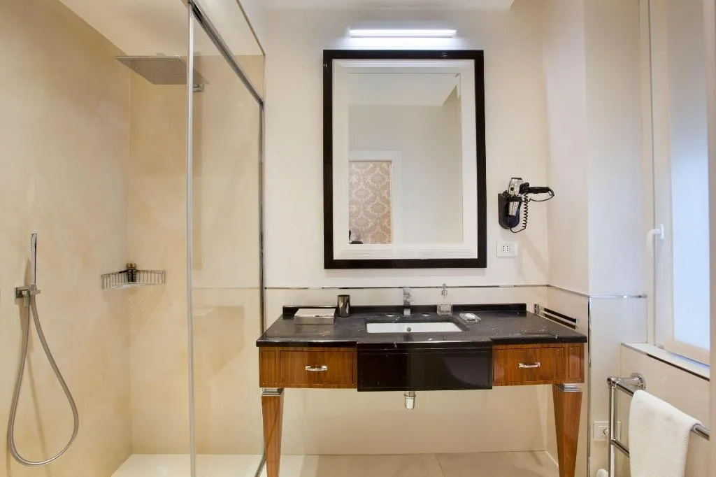 Room, Luxury Duomo Rooms, Milan