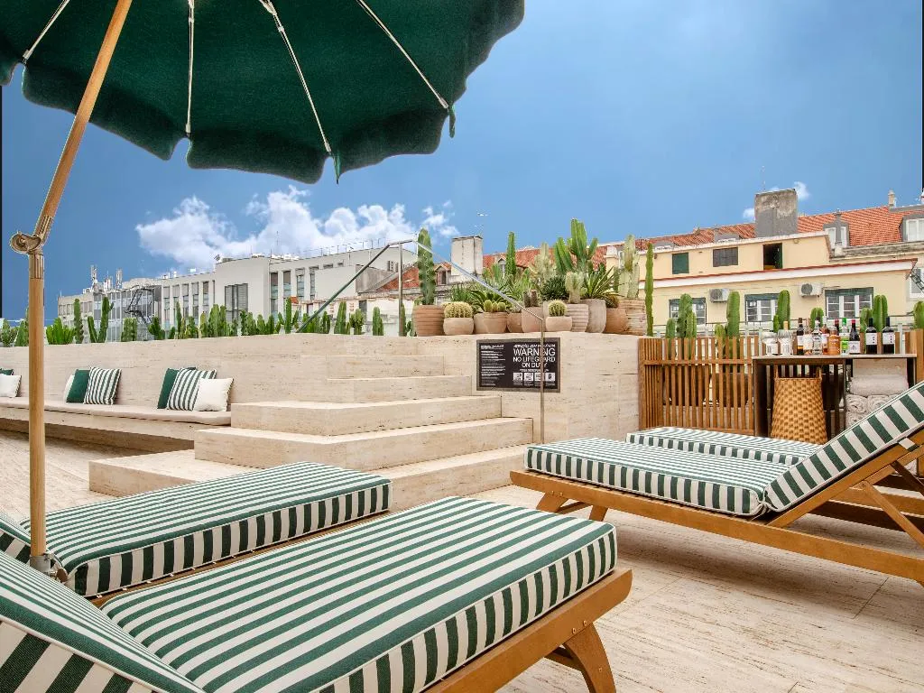 Pool, Browns Avenue Hotel, Lisbon