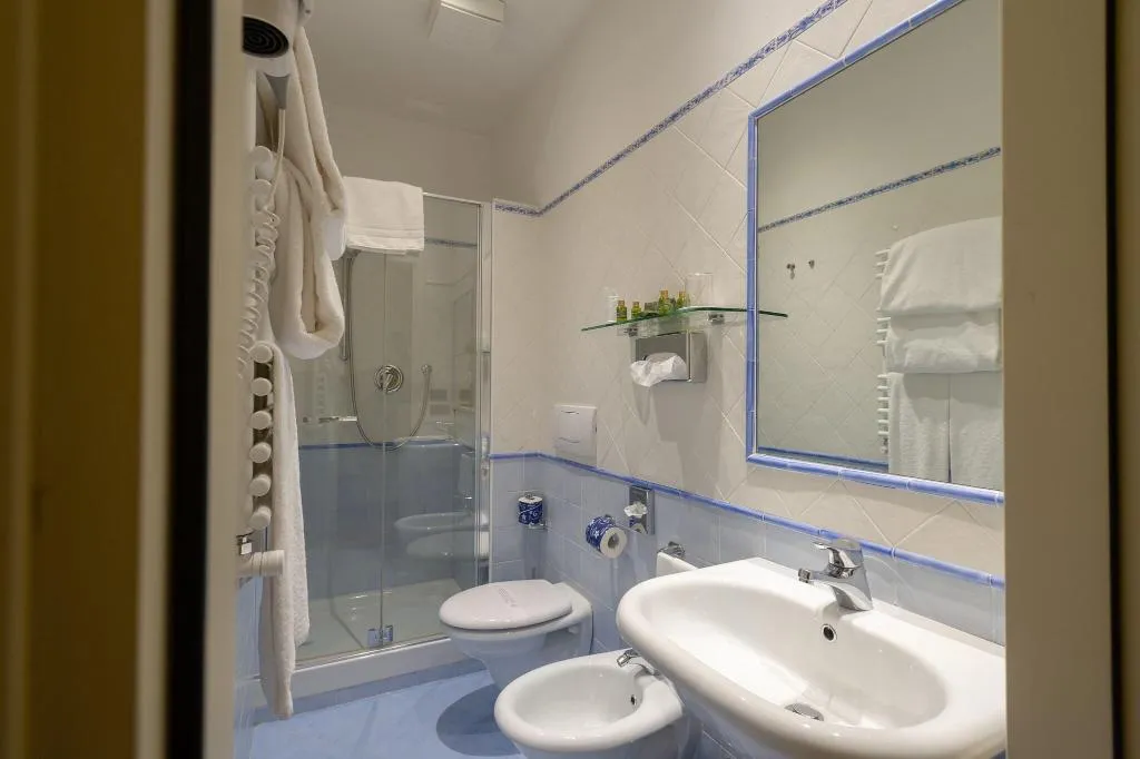 QUADRUPLE SUPERIOR QUEEN BED Room, Davanzati, Florence