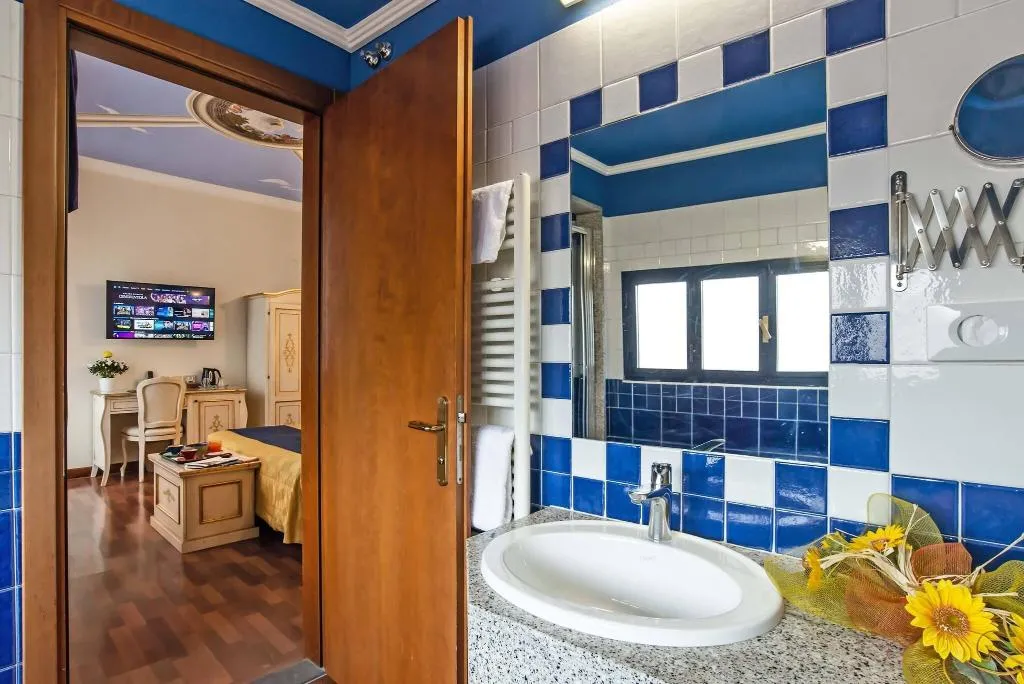 TWIN SUPERIOR Room, Porta Faenza, Florence