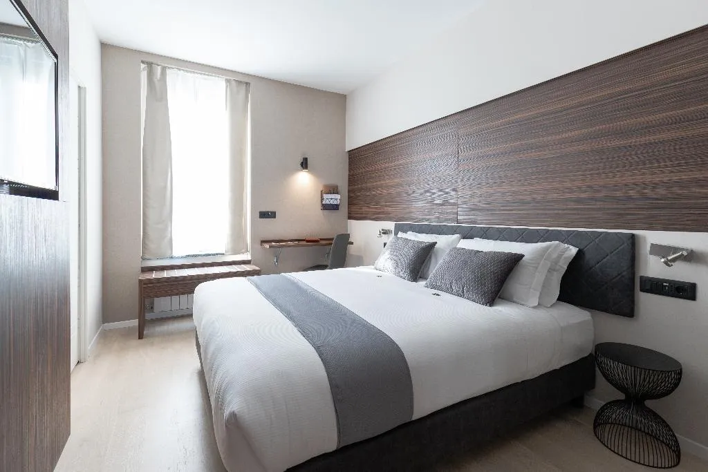 Double or Twin SUPERIOR Room, AH - Duomo Essence, Milan