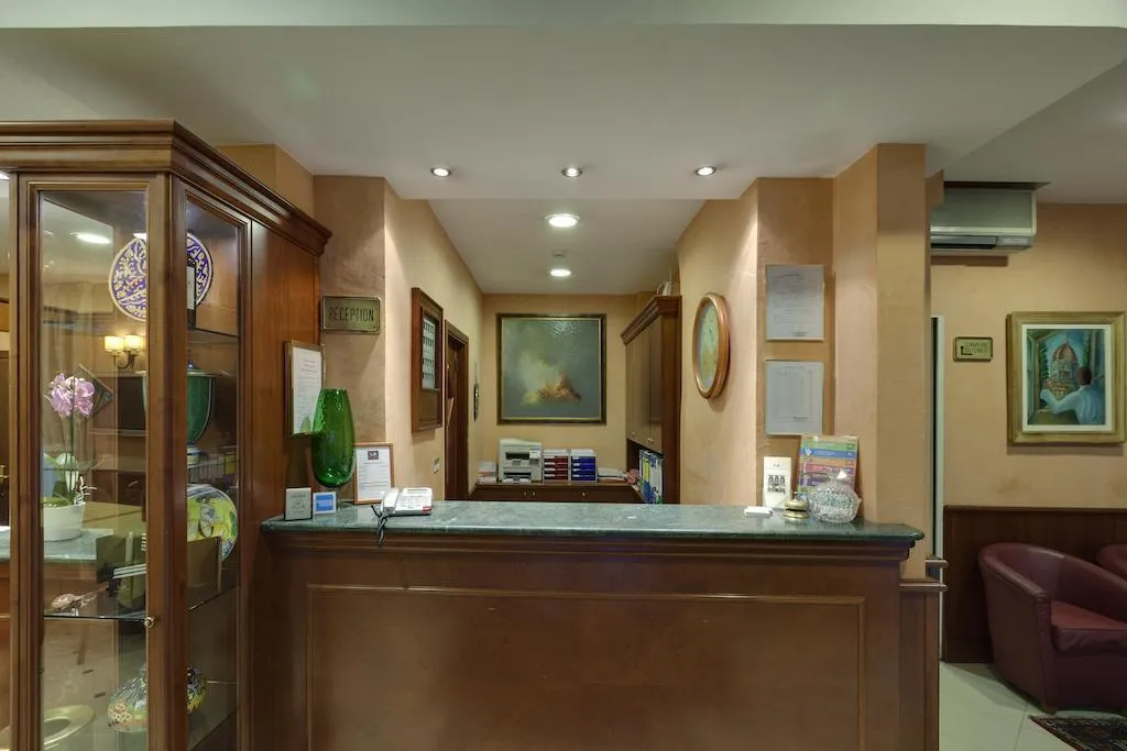 Lobby, Arizona, Florence