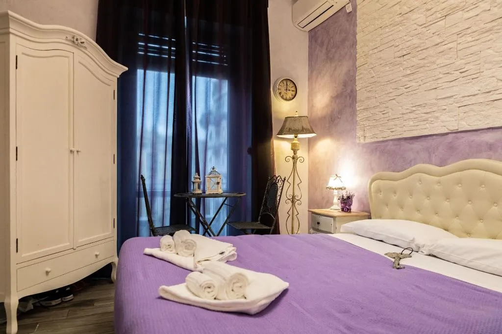 Room, Romantic Dreams, Naples