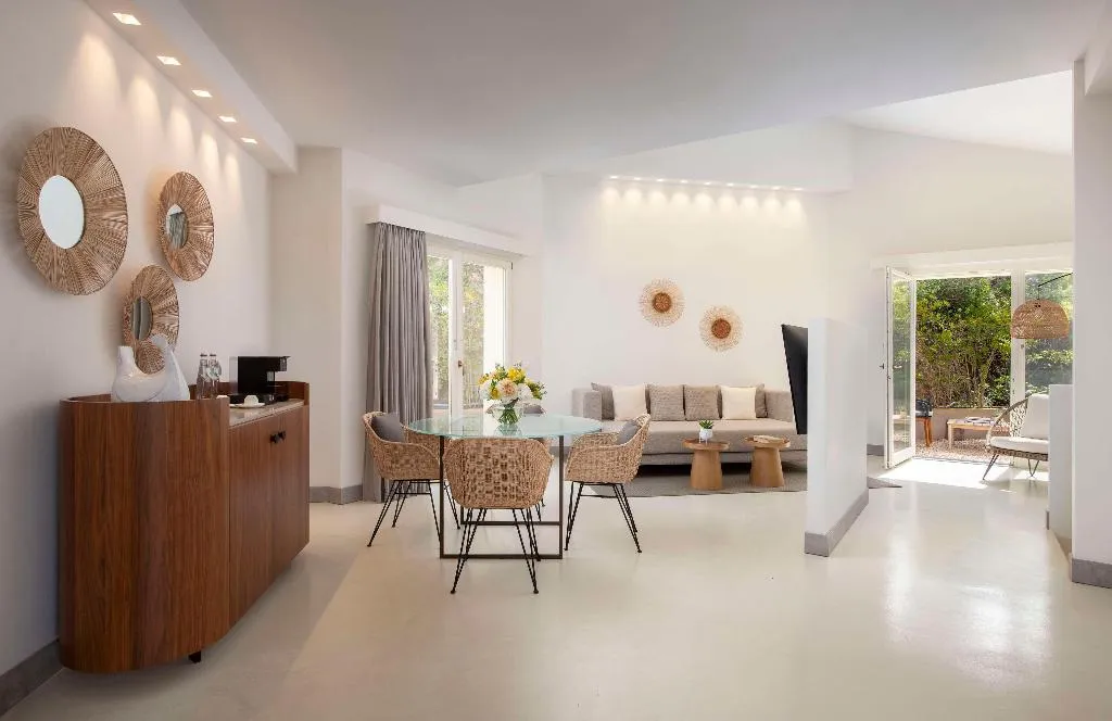 SUITE STANDARD Room, Baia di Chia Resort Sardinia, Curio Collection, Cagliari