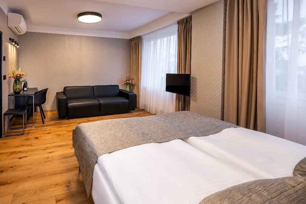 QUADRUPLE STANDARD Room, Aida, Prague